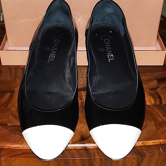 CHANEL Shoes - CHANEL Black and White Patent Flats EU 41 - EUC